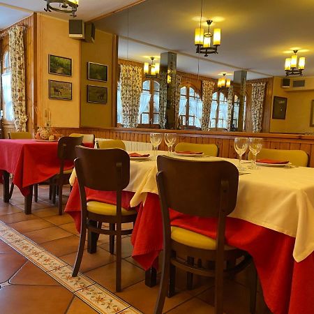 Hostal Montana Alins Ngoại thất bức ảnh