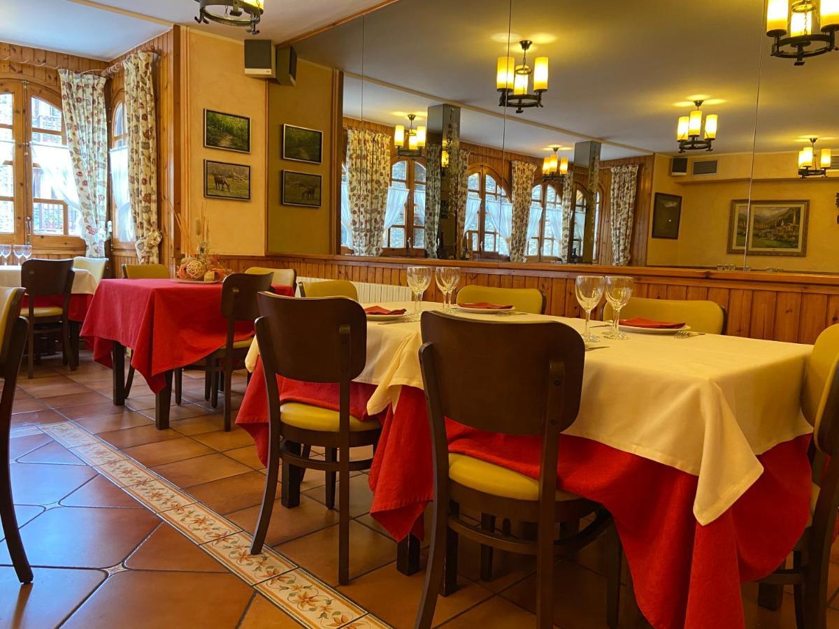 Hostal Montana Alins Ngoại thất bức ảnh