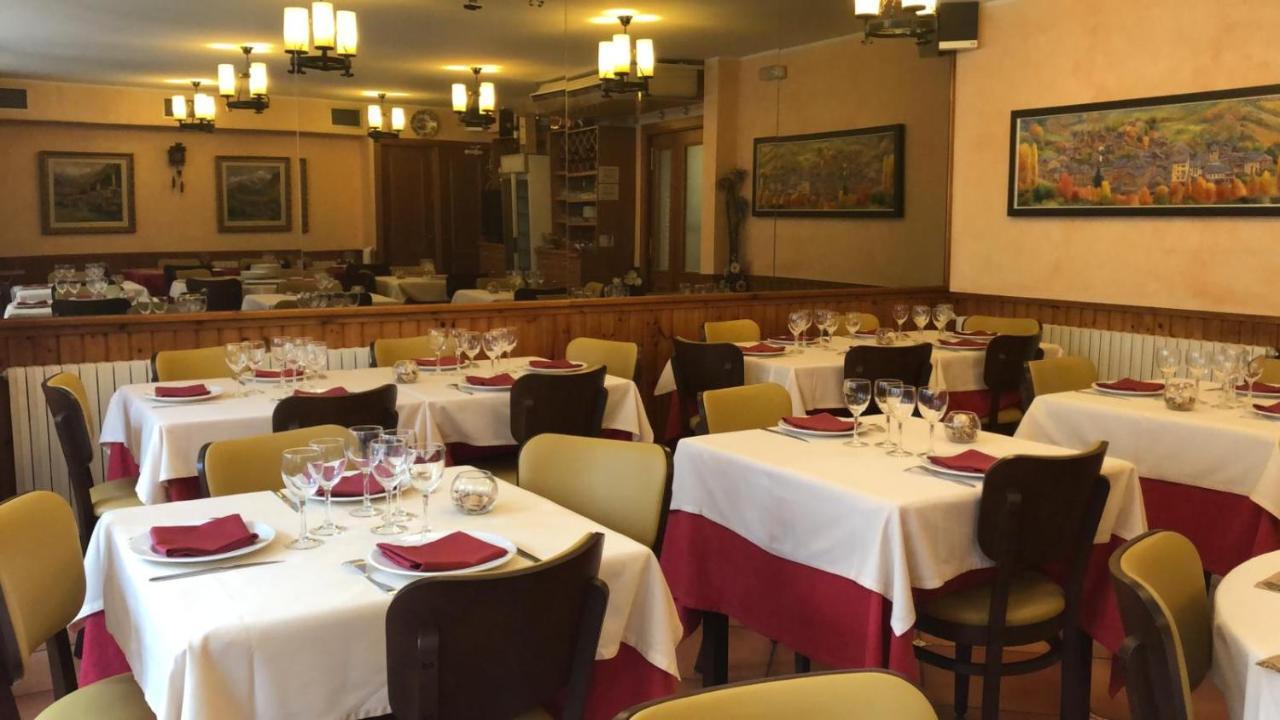 Hostal Montana Alins Ngoại thất bức ảnh